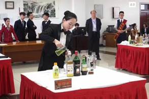 说明: 调酒 说明: 调酒